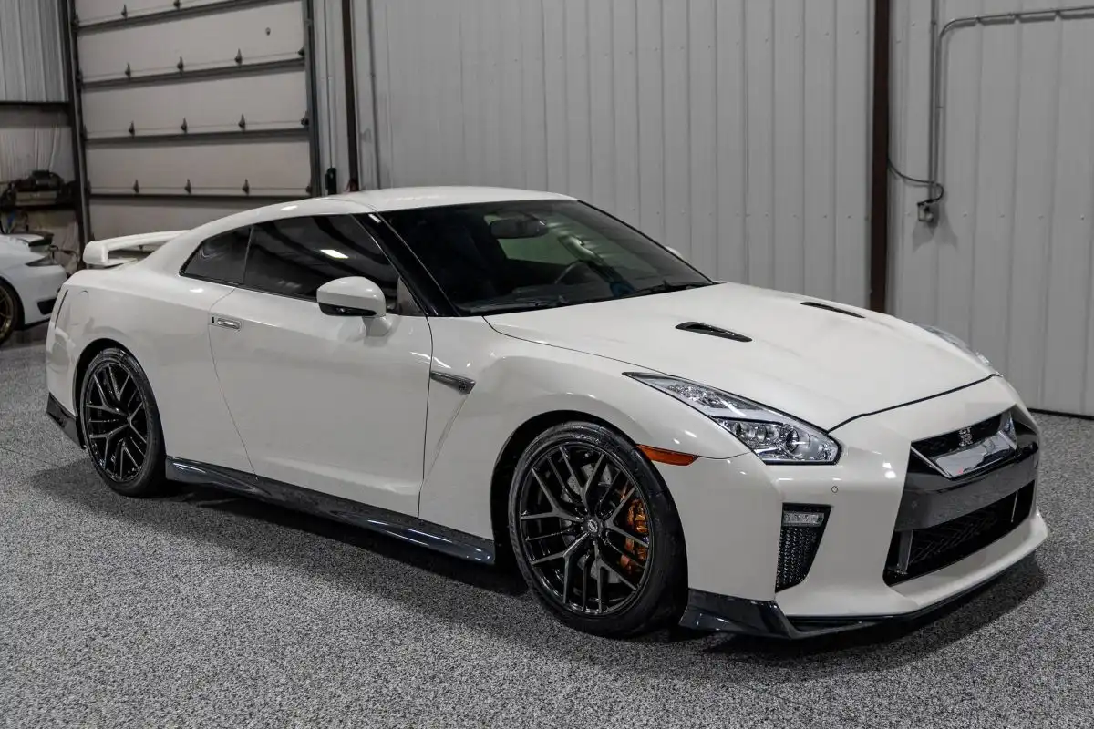 2017 Nissan GT-R Premium's photo