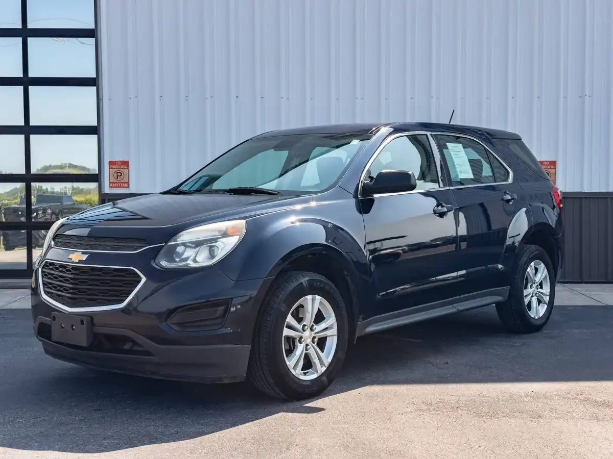 2017 Chevrolet Equinox LS's photo