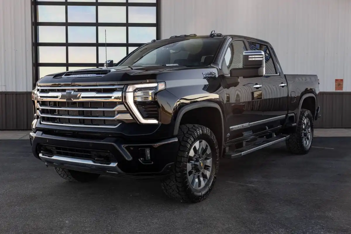 2025 Chevrolet Silverado HD High Country 4WD Crew Cab Standard Box's photo