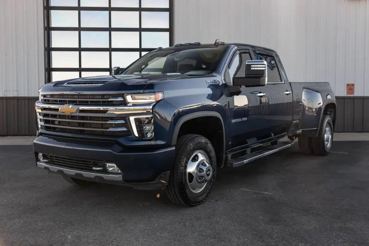 2023 Chevrolet Silverado HD High Country 4WD Crew Cab Long Box DRW's photo