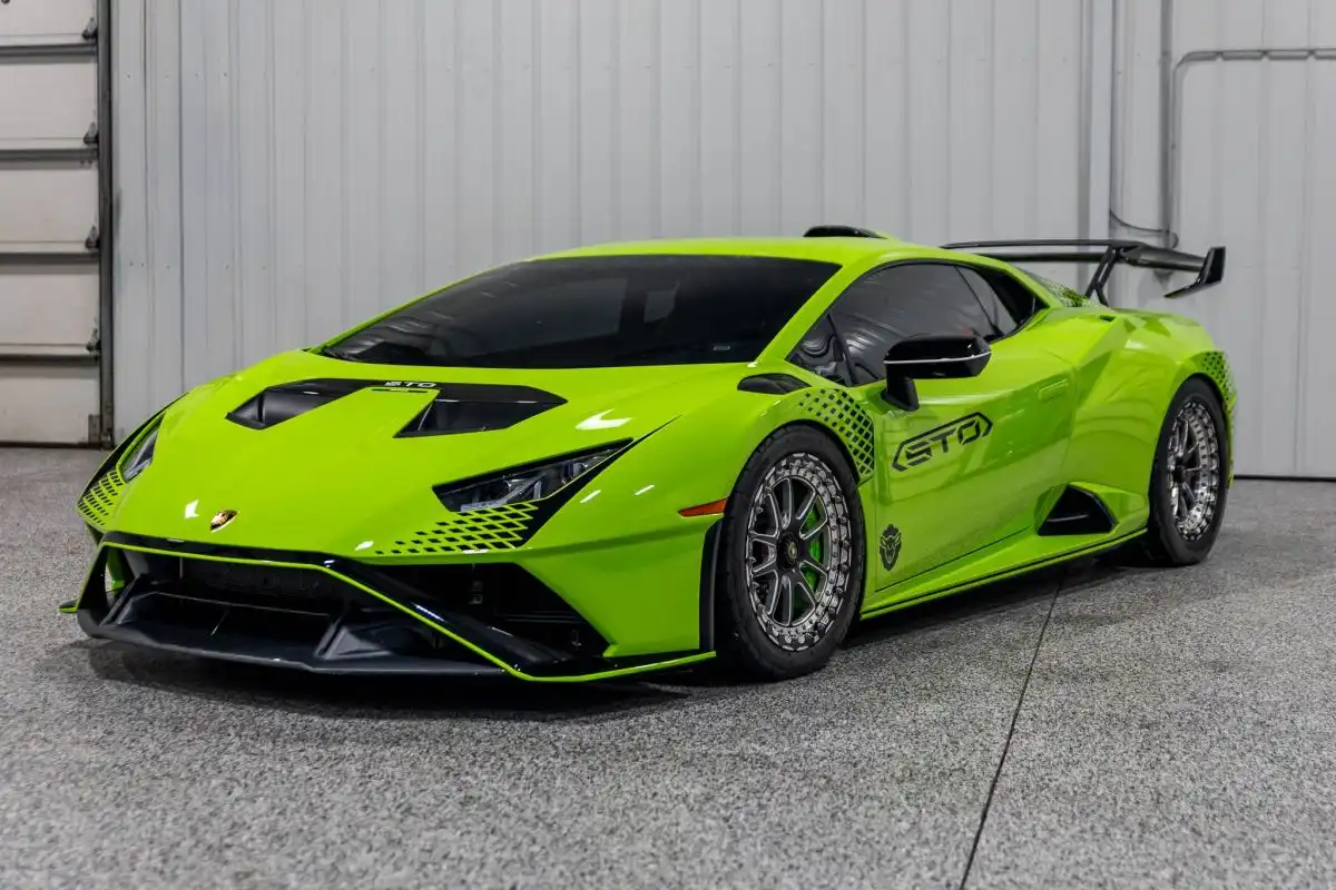 2022 Lamborghini Huracan STO Coupe's photo