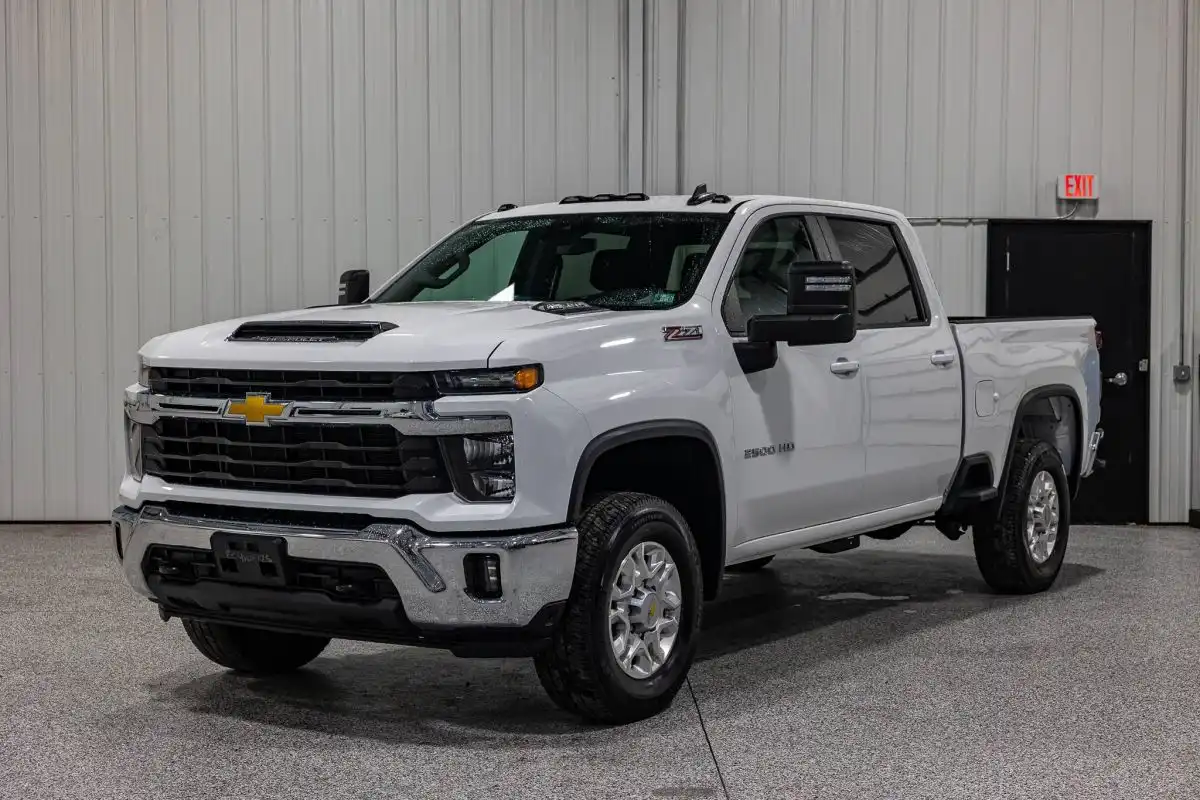 2024 Chevrolet Silverado HD LT 4WD Crew Cab Standard Box's photo