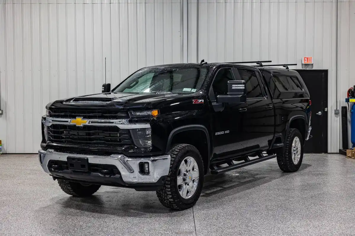 2025 Chevrolet Silverado HD LT 4WD Crew Cab Standard Box's photo