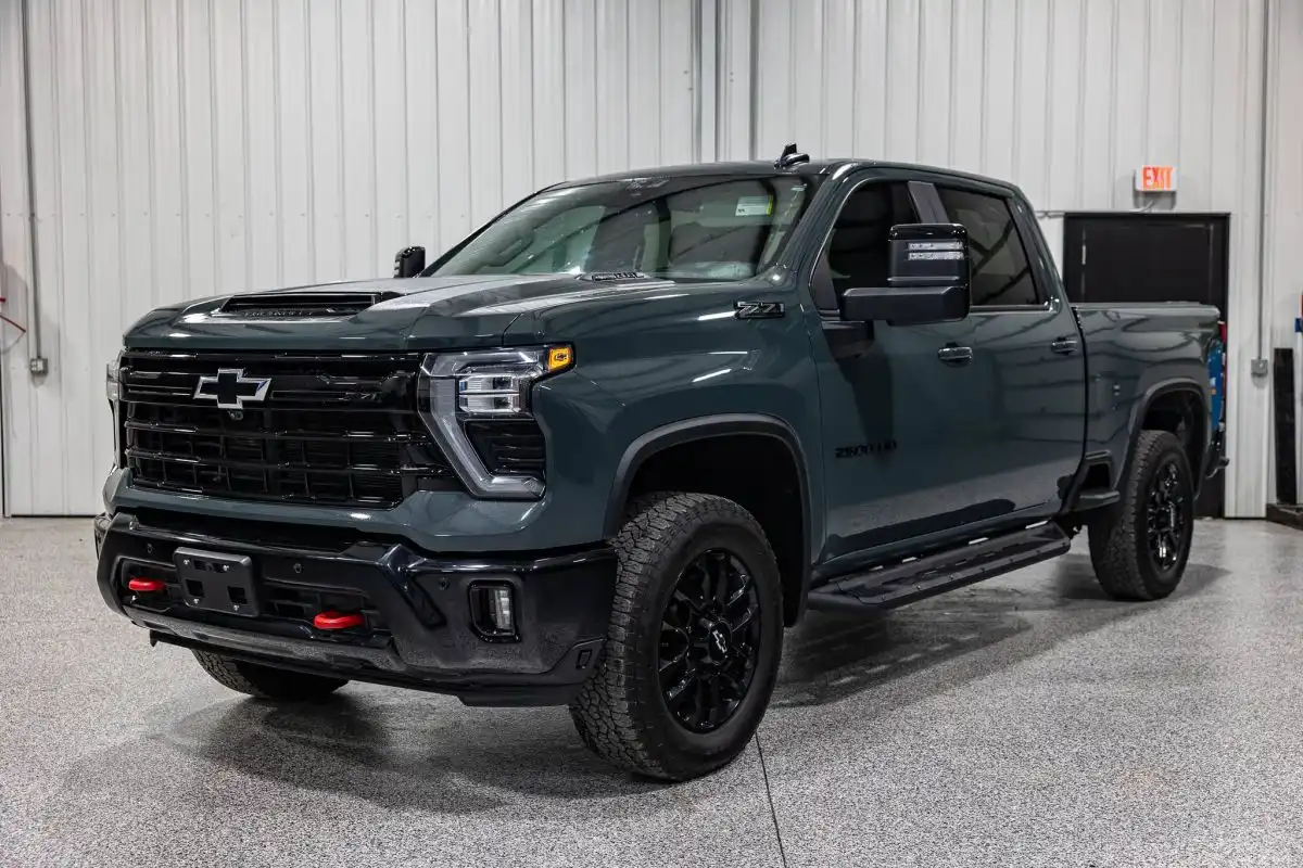 2025 Chevrolet Silverado HD LT 4WD Crew Cab Standard Box's photo