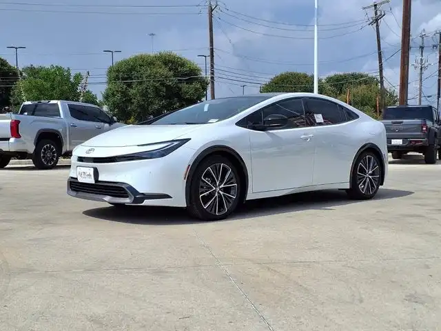 2027 Toyota Prius Limited FWD's photo