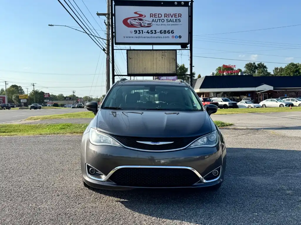 2019 Chrysler Pacifica Touring L's photo