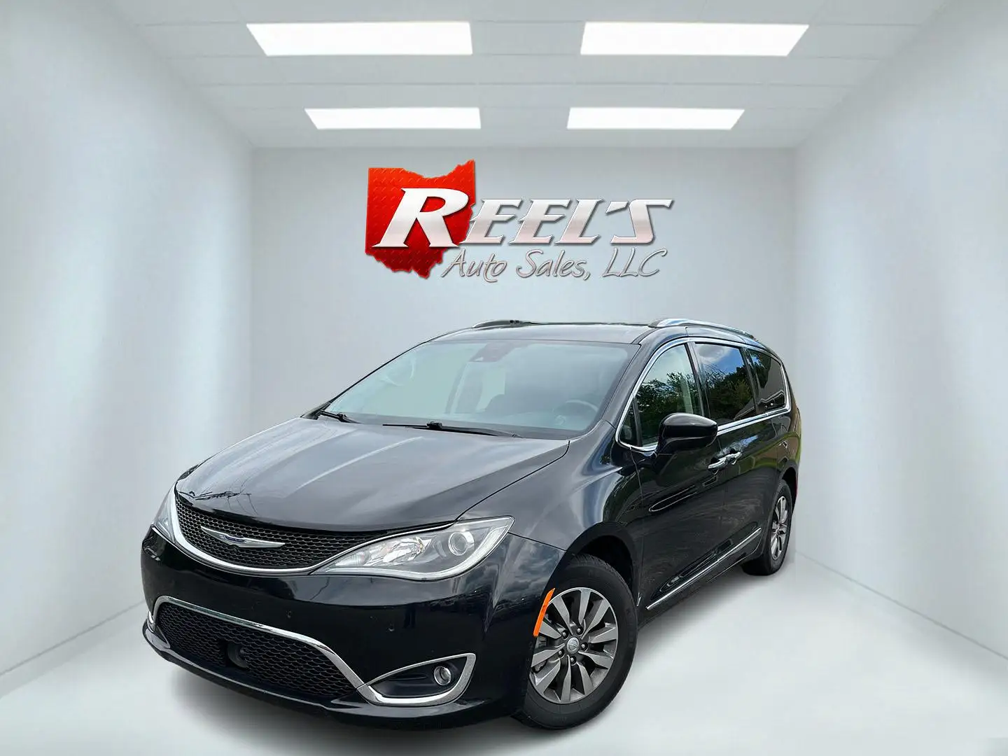 2020 Chrysler Pacifica Touring L Plus photo 1