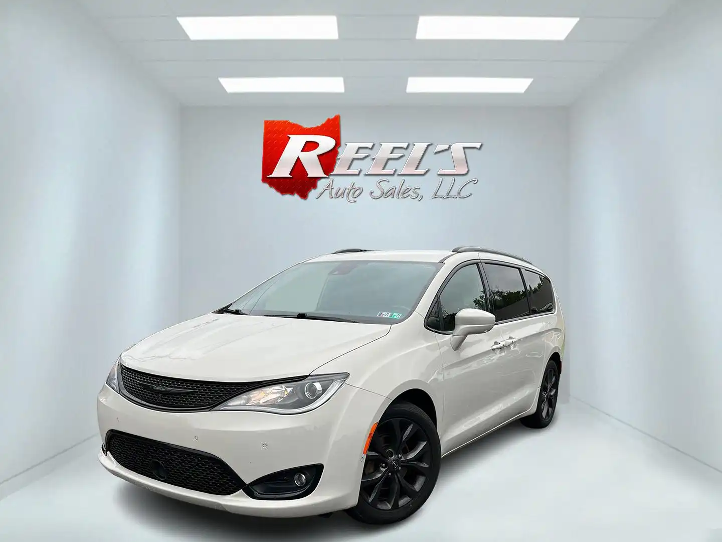 2020 Chrysler Pacifica Touring L's photo