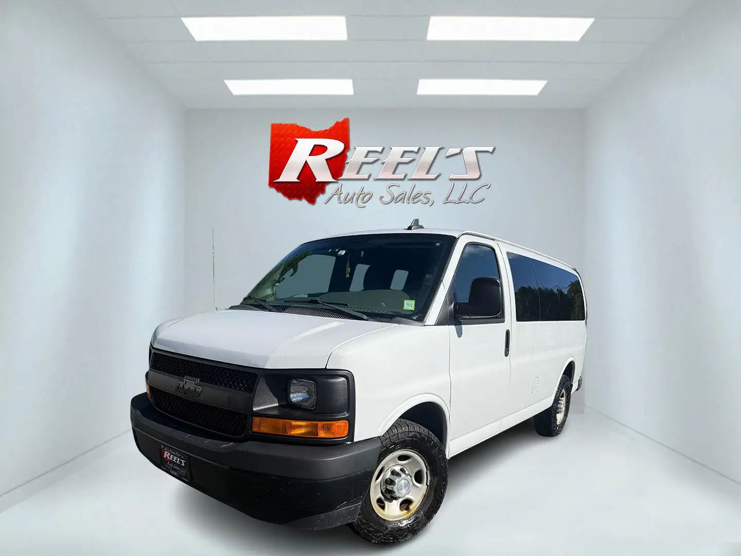 2017 Chevrolet Express LS 2500 photo 1