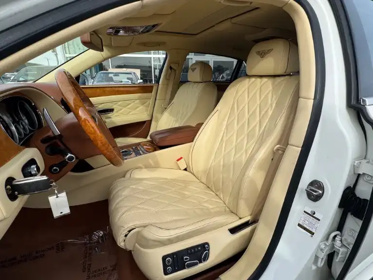 2016 Bentley Flying Spur V8's photo