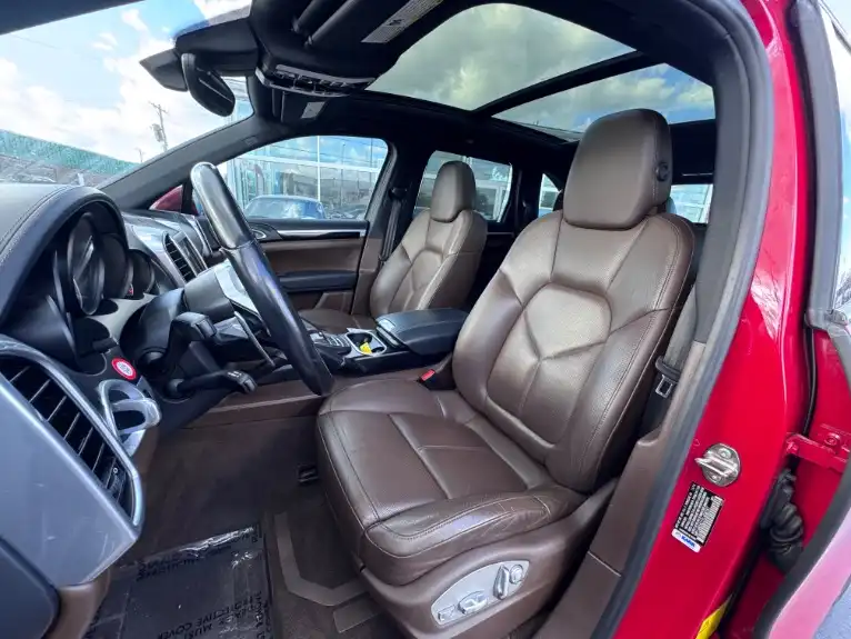 2015 Porsche Cayenne S's photo