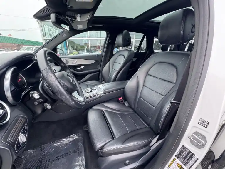 2019 Mercedes-Benz GLC GLC300 4MATIC's photo