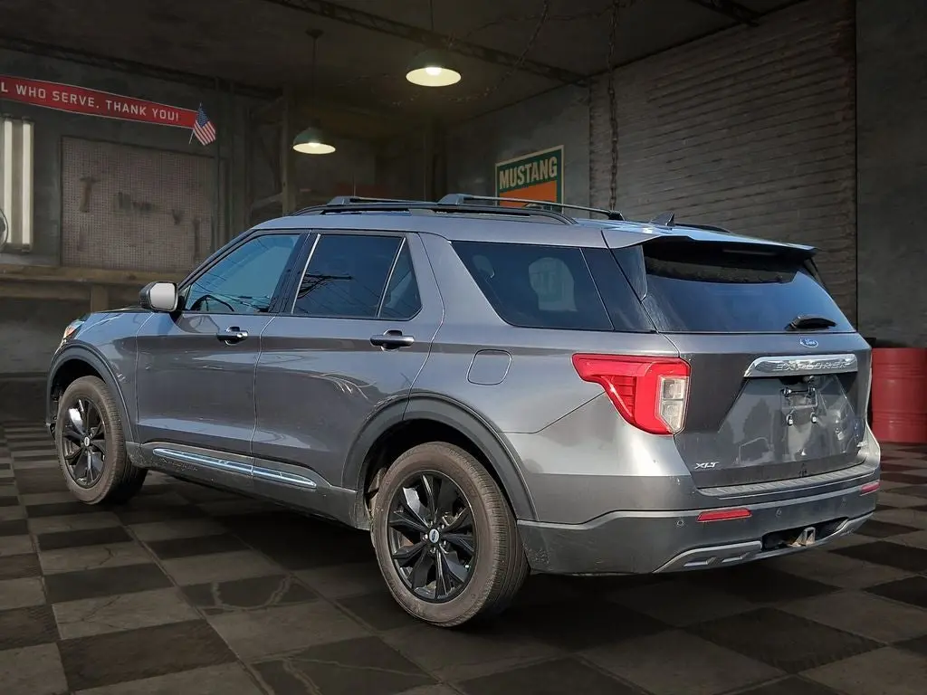 2021 Ford Explorer XLT 4WD photo 4