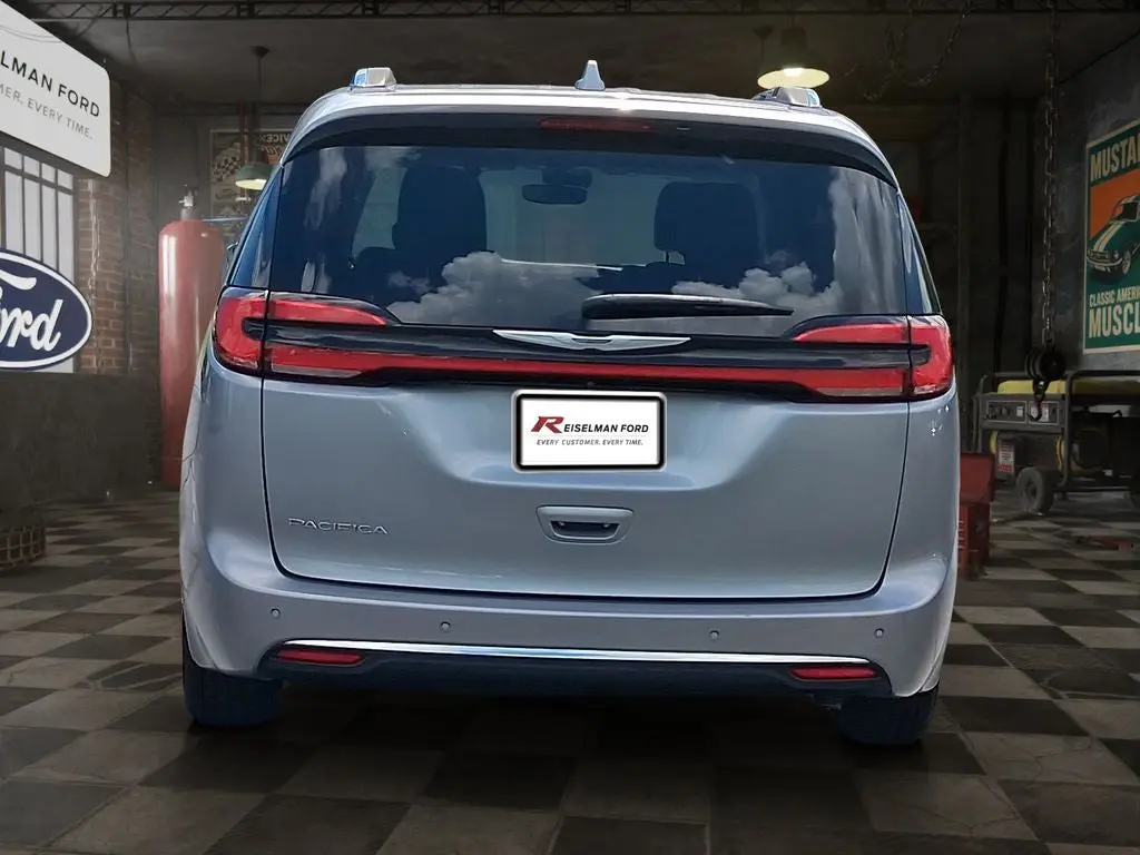 2021 Chrysler Pacifica Touring L photo 5