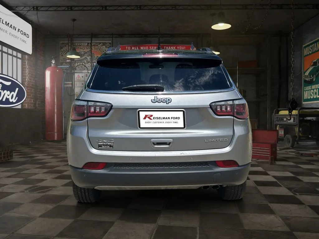 2017 Jeep Compass Limited 4X4 photo 5