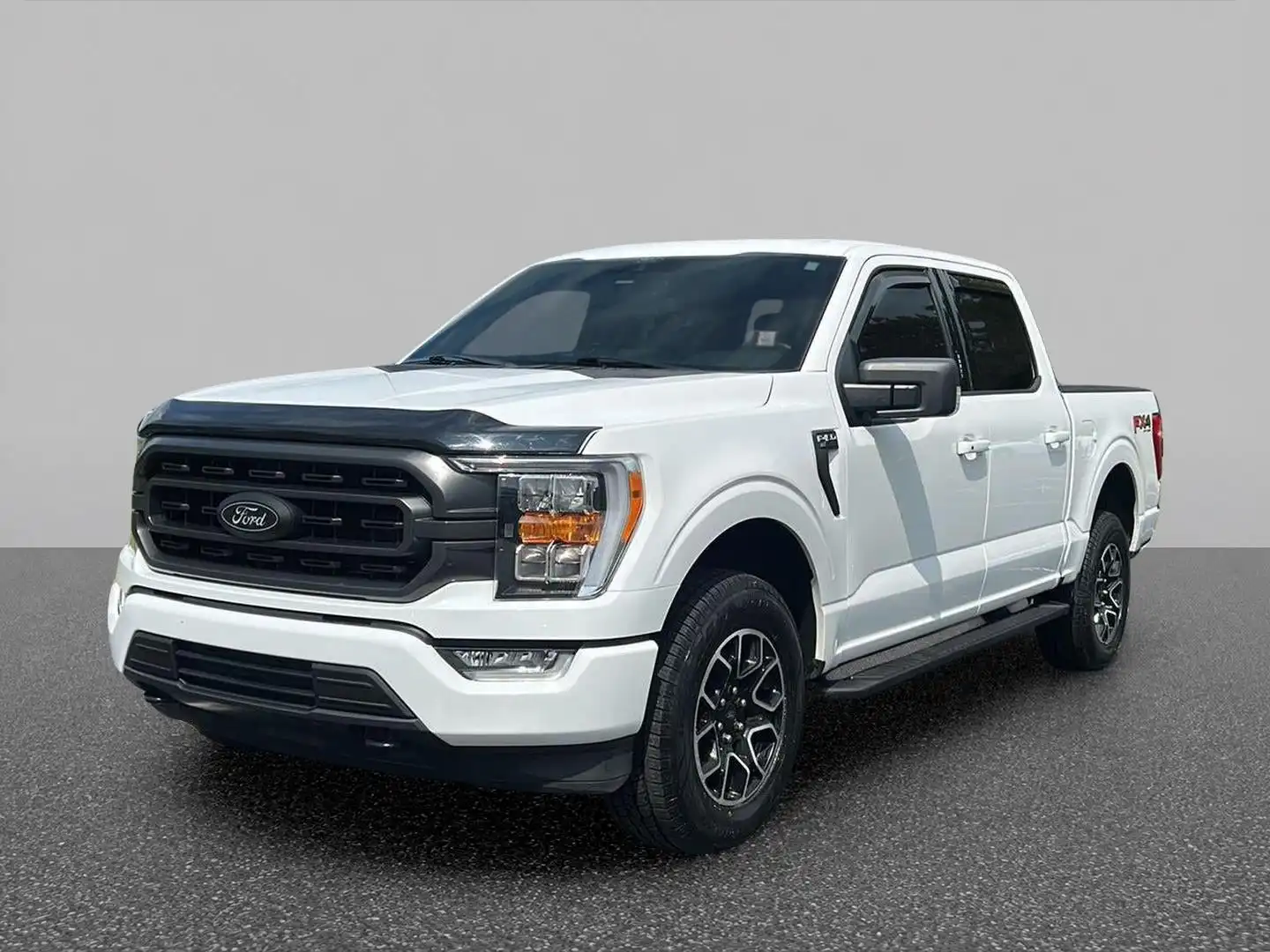 2022 Ford F-150 XLT 4WD SuperCrew 5-1/2' Box's photo