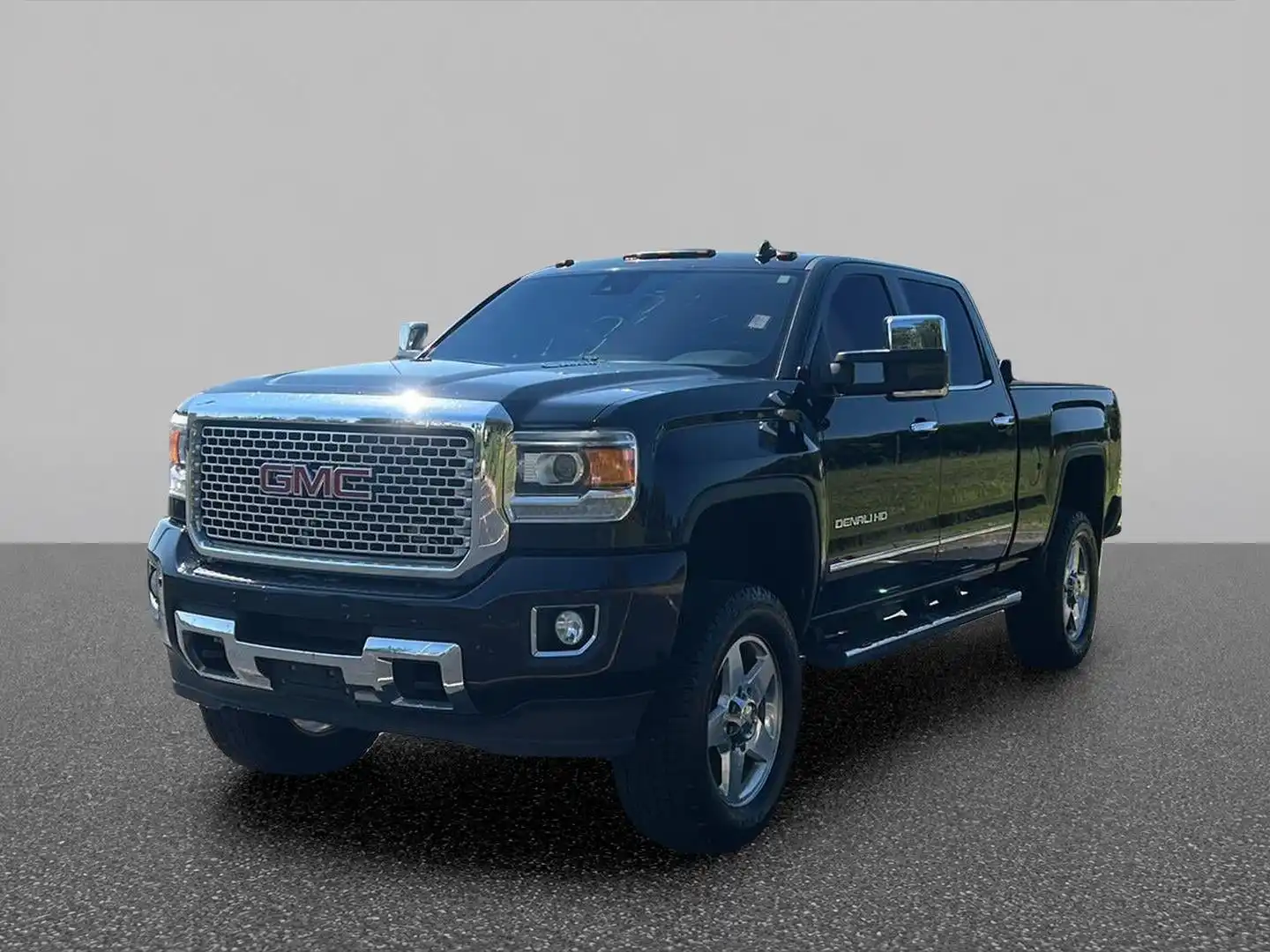 2015 GMC Sierra 4WD Crew Cab Short Box's photo