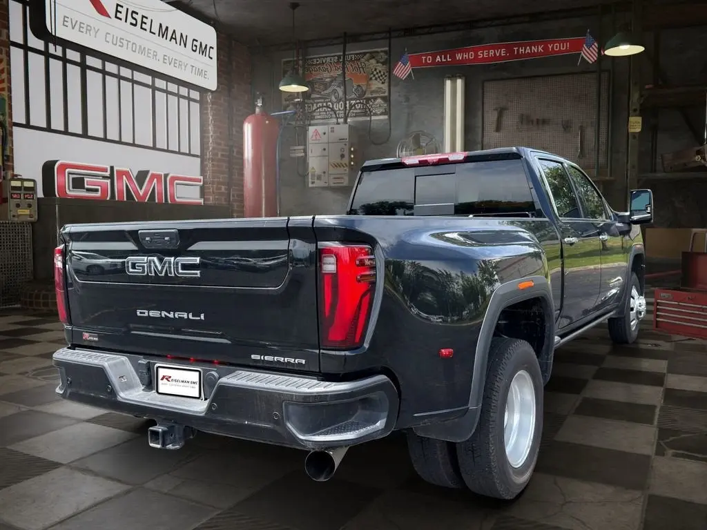 2025 GMC Sierra 4WD Crew Cab Long Box Denali Ultimate photo 3