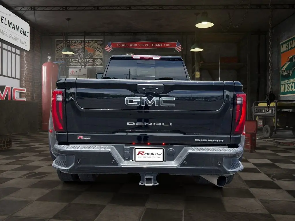 2025 GMC Sierra 4WD Crew Cab Long Box Denali Ultimate photo 4