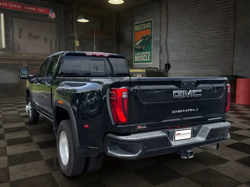 2025 GMC Sierra 4WD Crew Cab Long Box Denali Ultimate photo 5