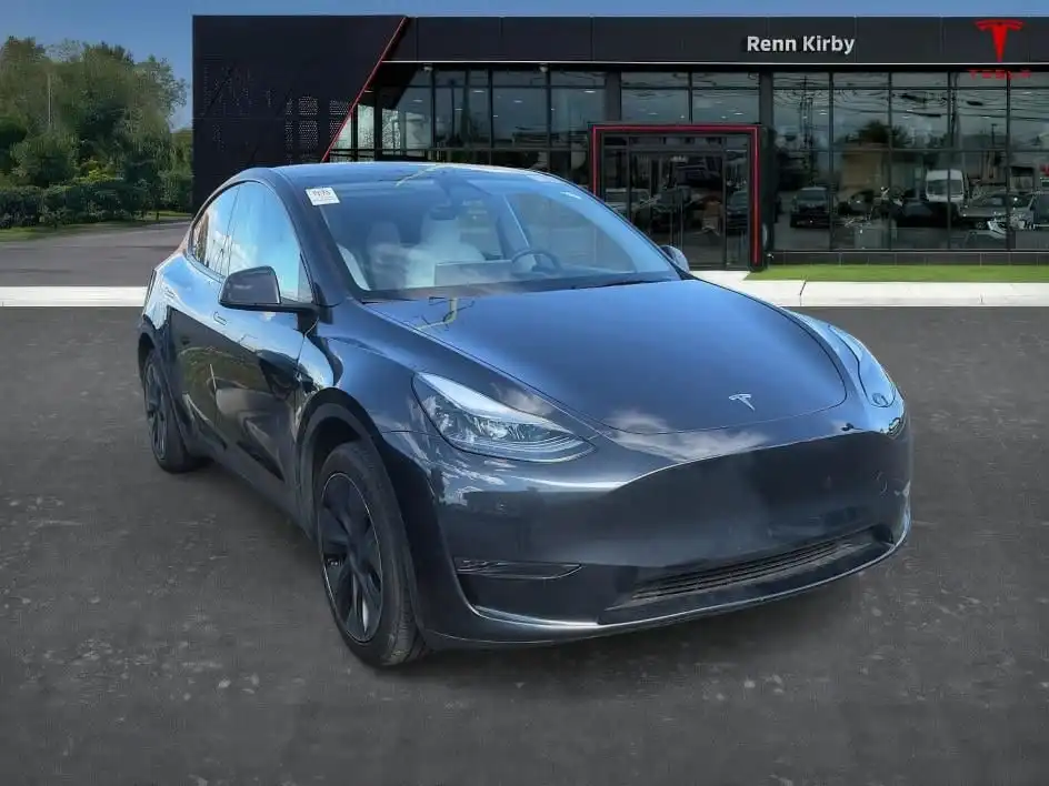 2025 Tesla Model Y Long Range Rear Wheel Drive's photo
