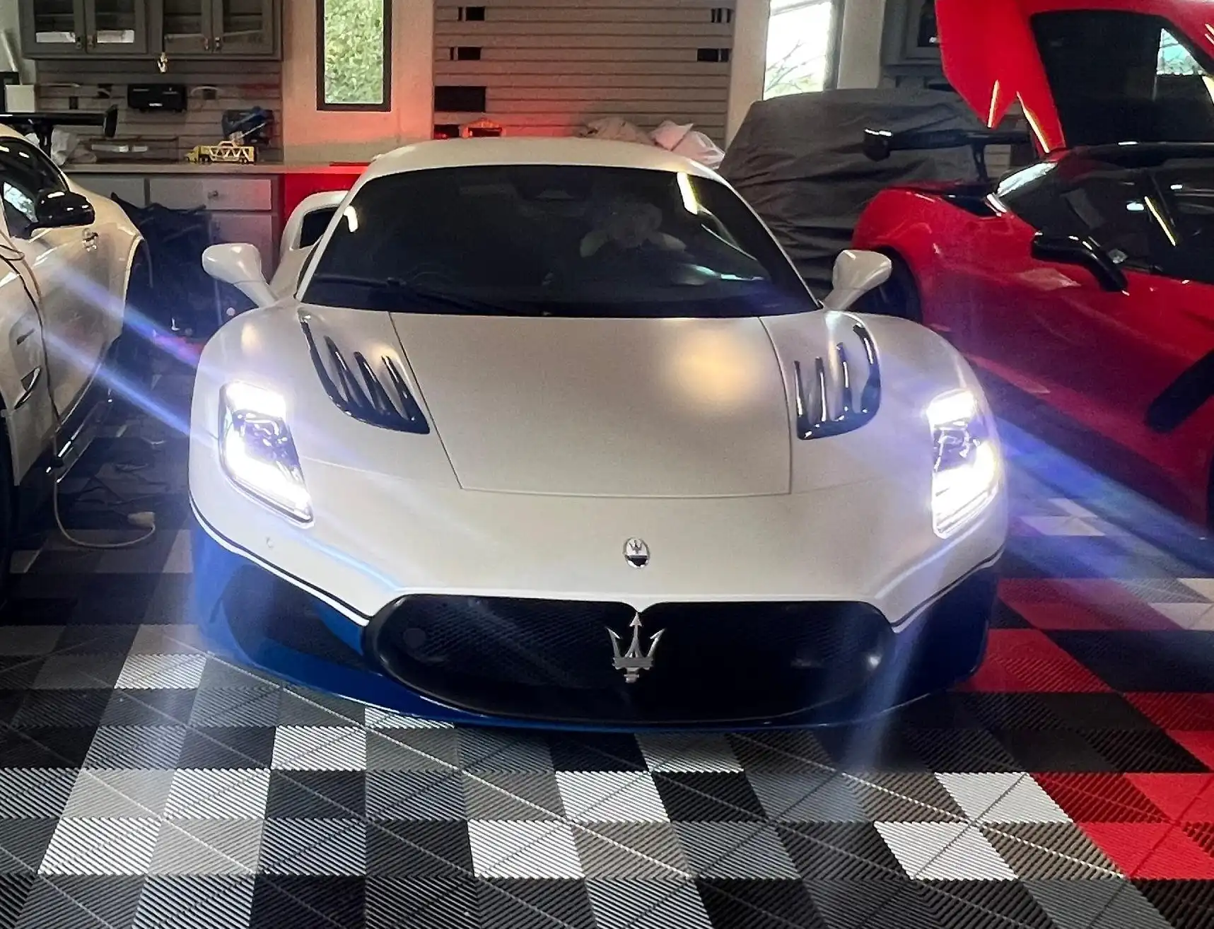 2025 Maserati MC20 Base's photo