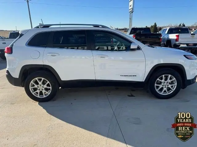 2016 Jeep Cherokee Latitude 4X4 photo 4