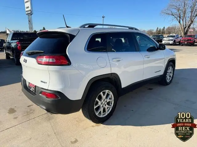 2016 Jeep Cherokee Latitude 4X4 photo 5