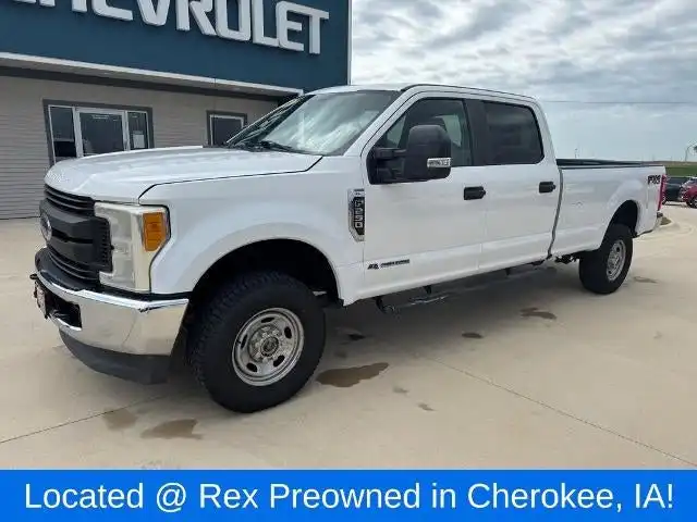 2017 Ford F-250 XL 4WD Crew Cab 8' Box's photo