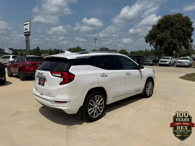 2024 GMC Terrain Denali AWD photo 5