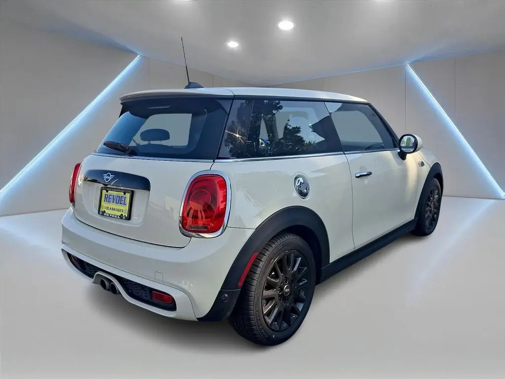 2019 MINI Hardtop Cooper S Classic photo 4