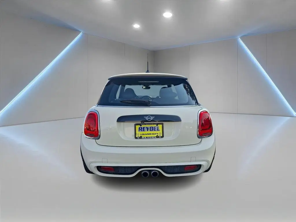 2019 MINI Hardtop Cooper S Classic photo 5