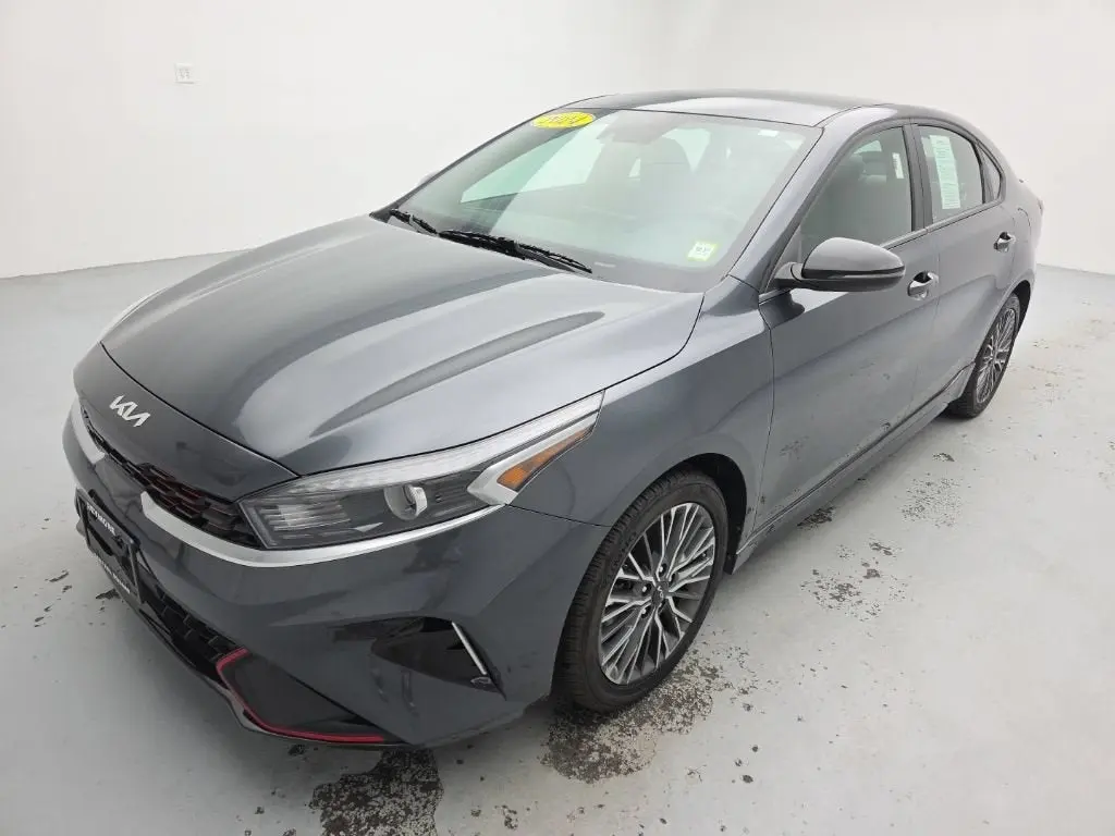 2024 Kia Forte GT-Line Auto photo 4