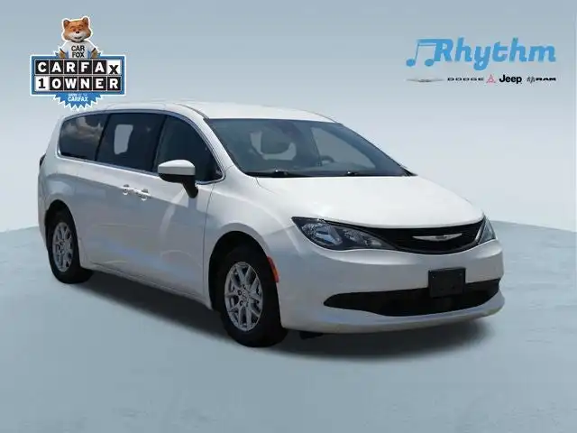2023 Chrysler Voyager LX's photo
