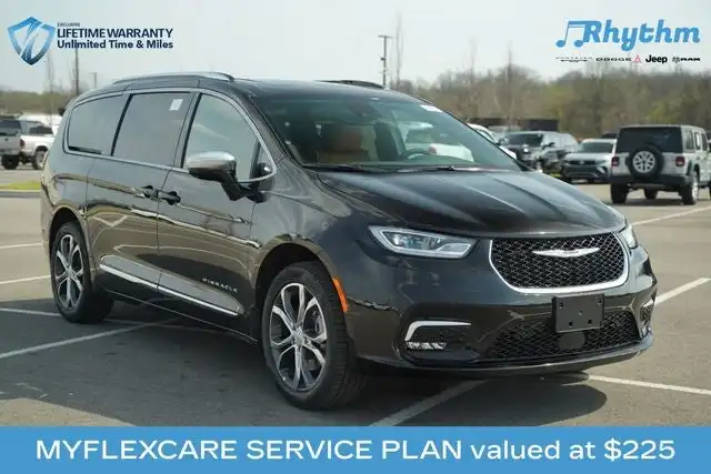2026 Chrysler Pacifica Pinnacle AWD's photo