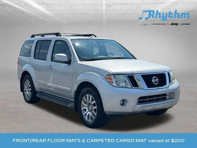 2012 Nissan Pathfinder LE FWD's photo