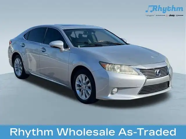 2013 Lexus ES 350 300h's photo