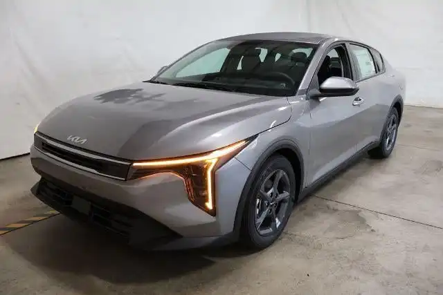 2026 Kia K4 LXS Auto's photo