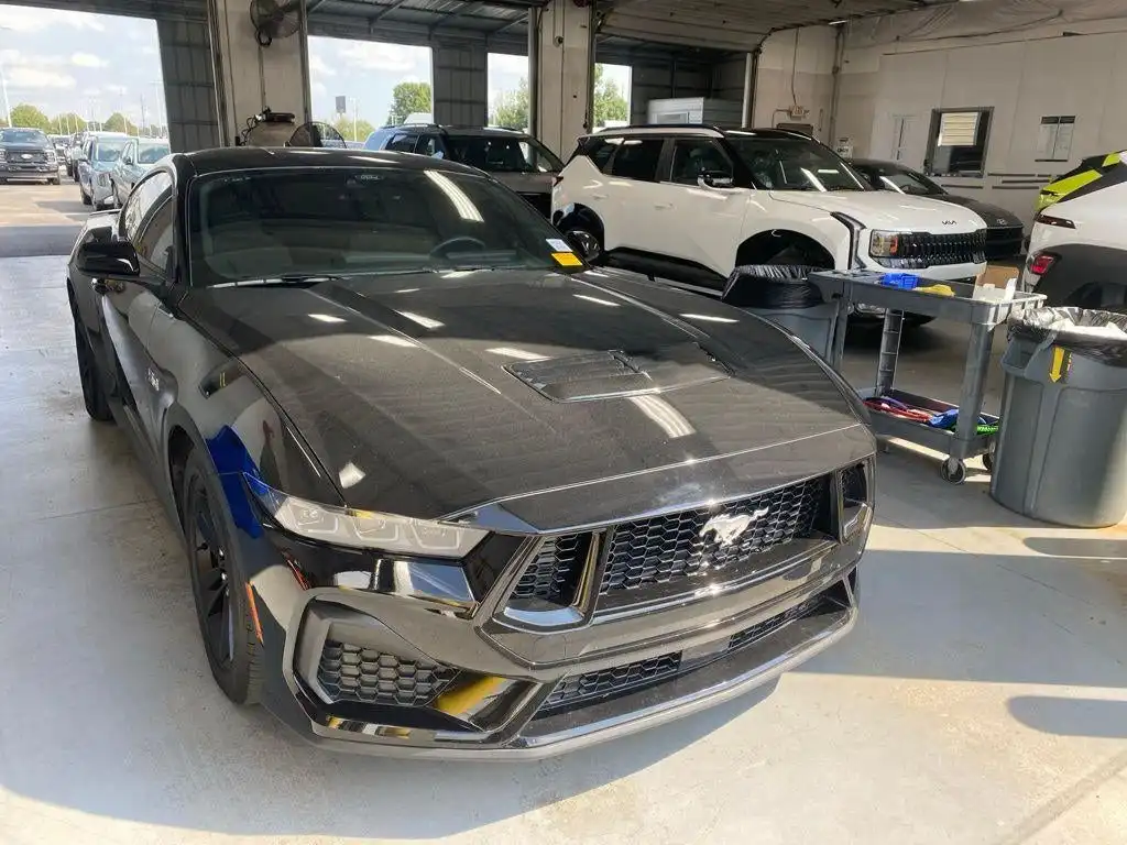 2025 Ford Mustang GT Fastback's photo