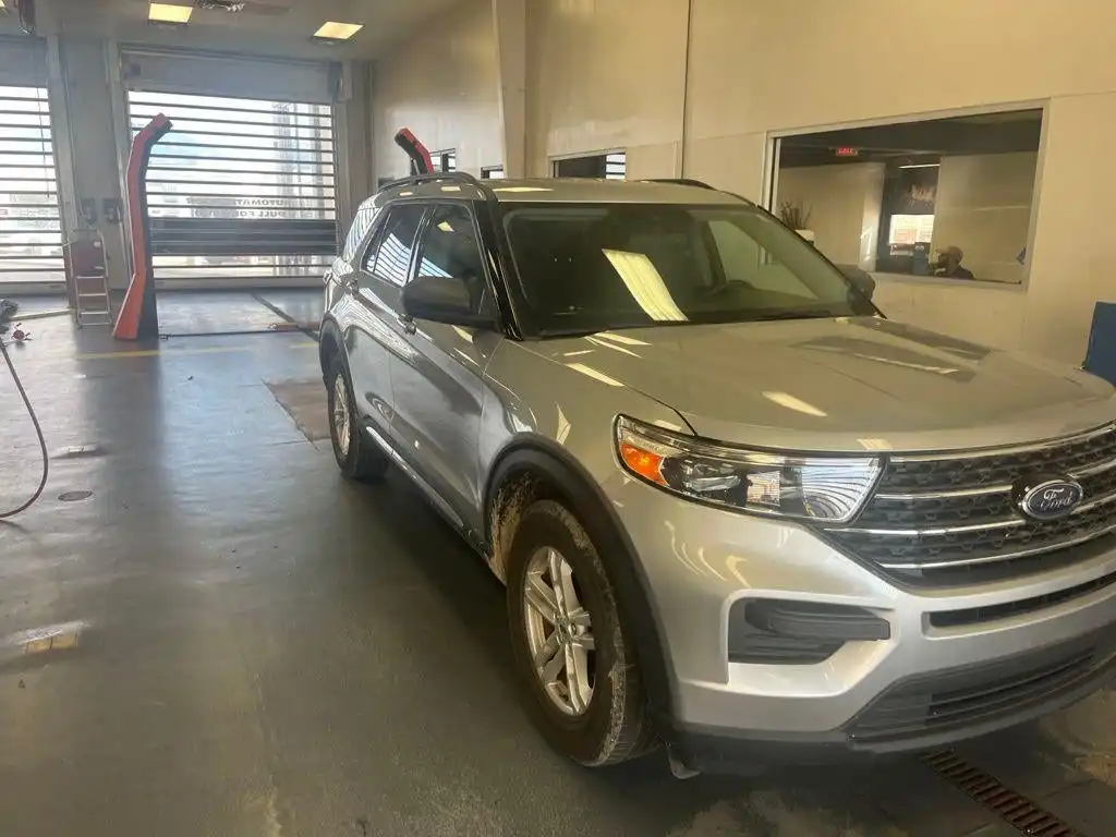 2021 Ford Explorer XLT 4WD's photo