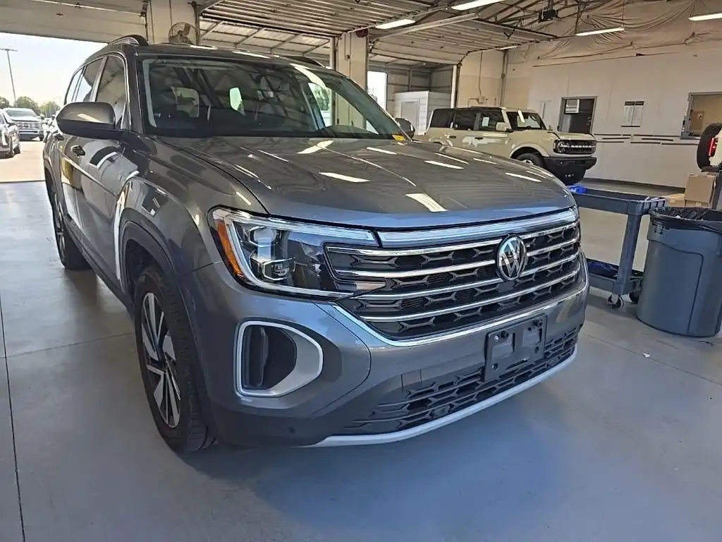2024 Volkswagen Atlas 2.0T SE w/Tech 4MOTION's photo