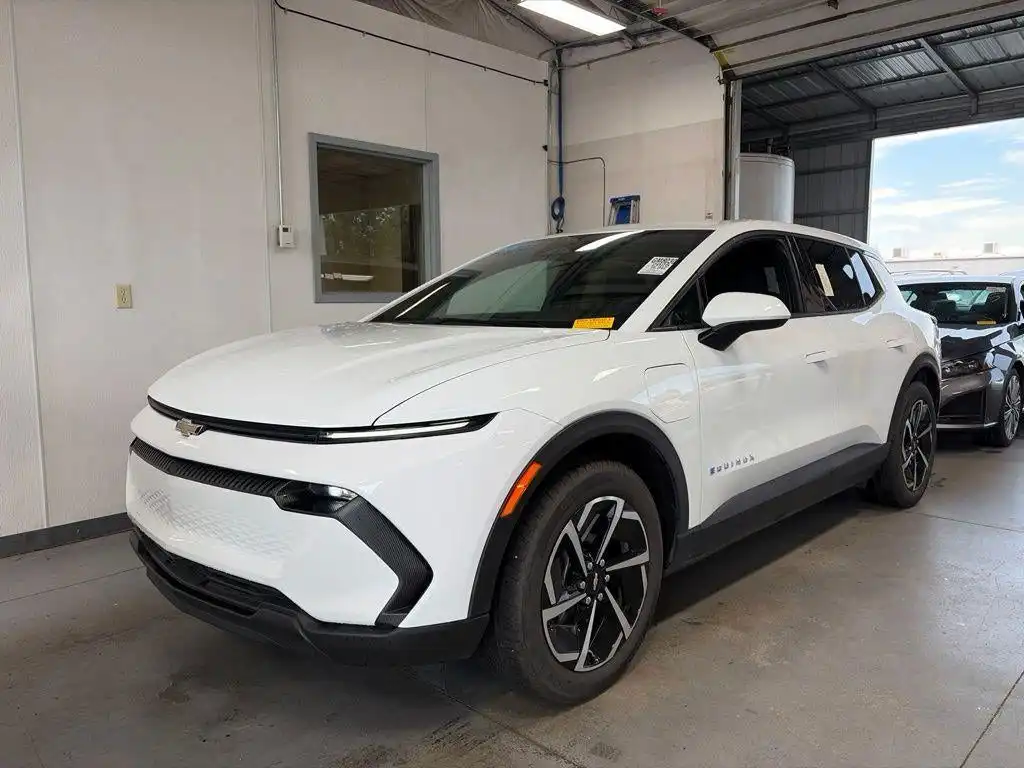 2025 Chevrolet Equinox EV 2LT FWD's photo