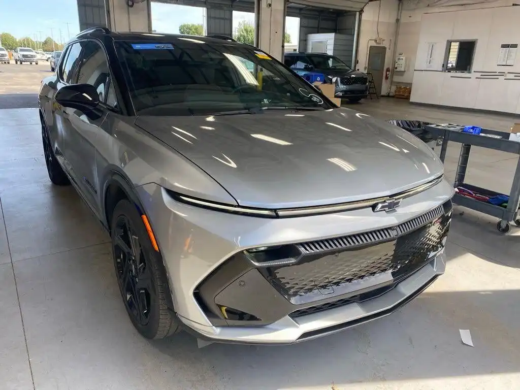 2024 Chevrolet Equinox EV FWD Launch Edition's photo