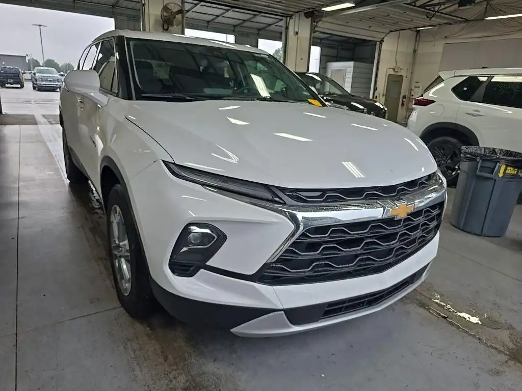 2025 Chevrolet Blazer 2.0T 2LT FWD's photo