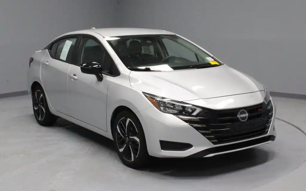 2024 Nissan Versa 1.6 SR CVT's photo