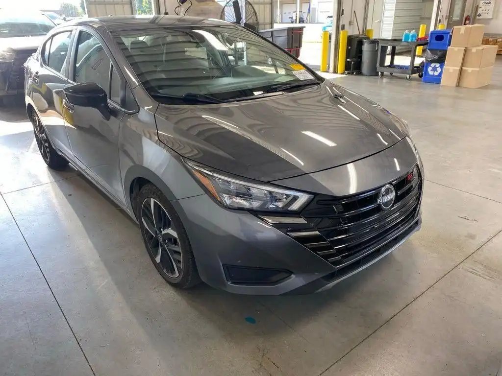 2024 Nissan Versa 1.6 SR CVT's photo