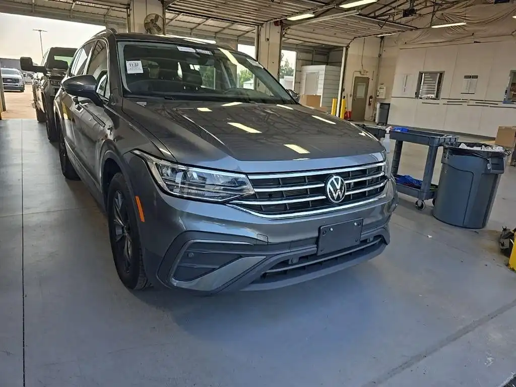 2024 Volkswagen Tiguan 2.0T SE's photo