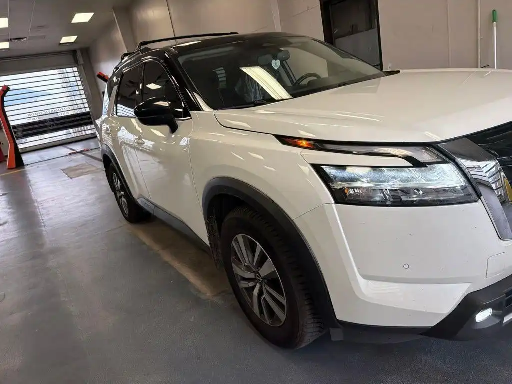 2022 Nissan Pathfinder SL 4WD's photo