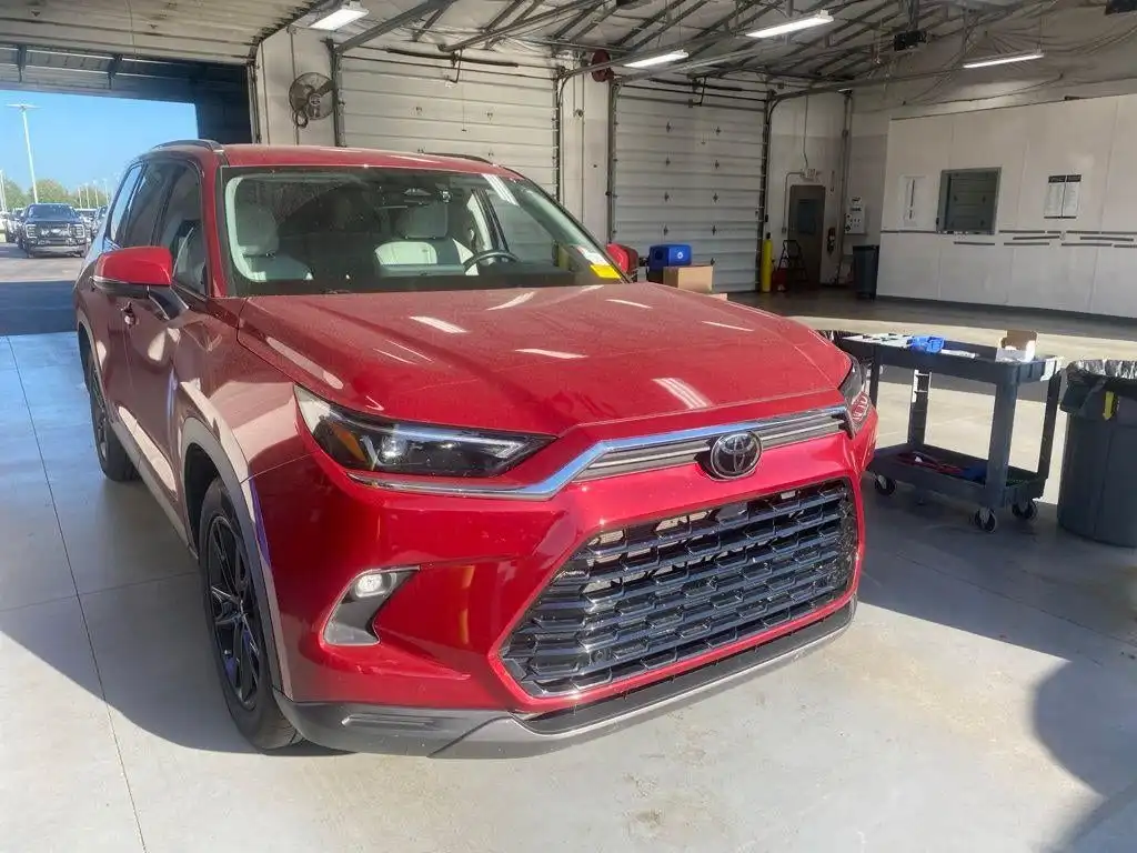 2024 Toyota Grand Highlander Limited FWD's photo
