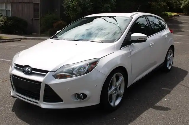 2013 Ford Focus 5 Door Hatch Titanium's photo